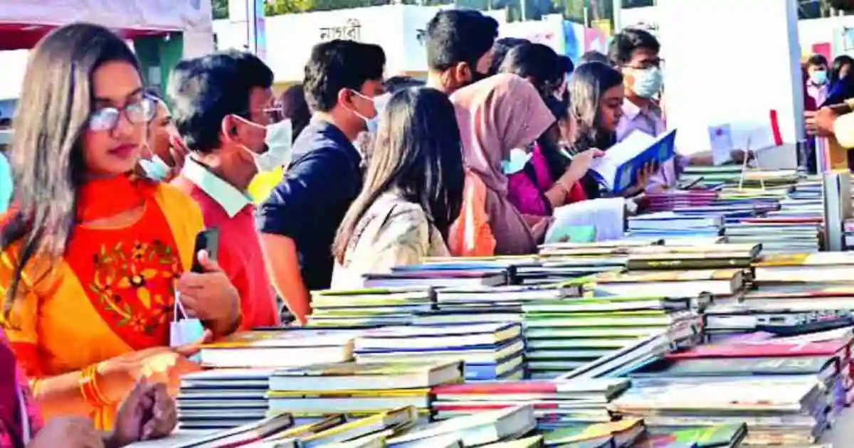 শিক্ষা সামগ্রীর বাজারেও আগুন, মাঝবছরেও বাড়ছে খাতা-কলমের দাম